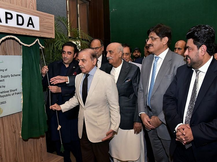 Prime Minister, Shehbaz Sharif, accompanied by other dignitaries including Foreign Minister, Bilawal Bhutto Zardari, unveils plaque to perform foundation stone laying ceremony of KIV bulk water supply for Karachi.