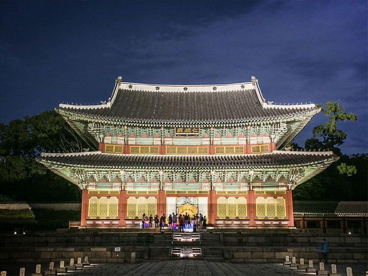 Foreign language guided tours at Changdeokgung Palace 