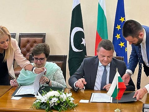 Pakistani Ambassador Mariam Aftab and Bulgarian Deputy Prime Minister and Transport and Communications Minister Hristo Aleksiev sign a Memorandum of Understanding on maritime cooperation on May 29, 2023.