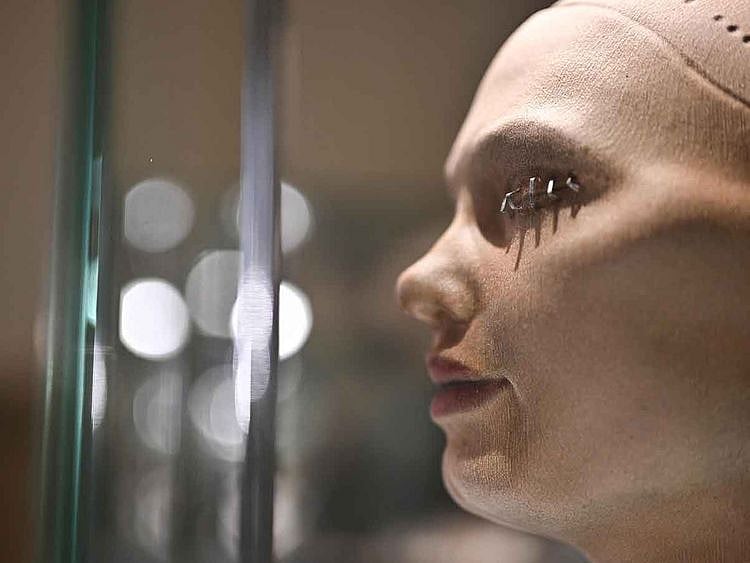 ultra-realistic AI robot Ai-Da