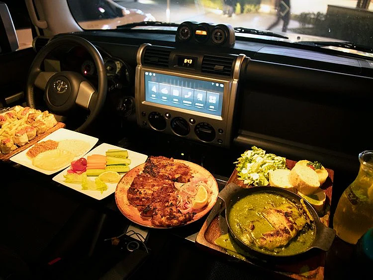 Car dine-in