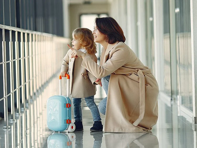 kids travelling stock