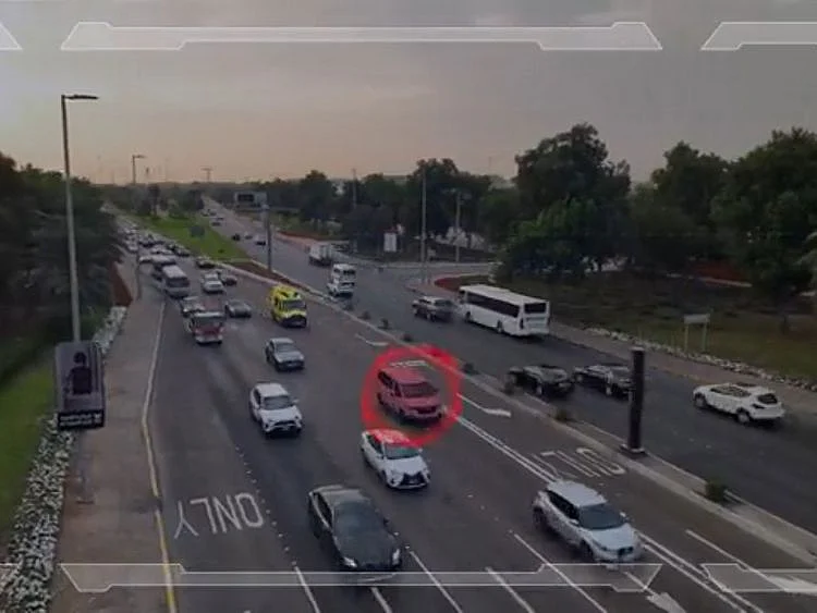 Screenshot_of-civil-defence-Twitter-clip-of-vehicle-blocking-ambulance-in-abu-dhabi-1686375807355