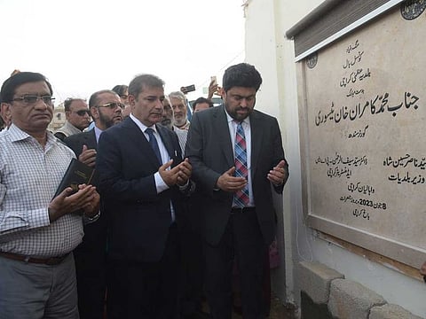 Sindh Governor, Kamran Khan Tessori, along with Karachi Administrator, Dr Syed Saif-ur-Rehman, pray after performing groundbreaking of new City Council Hall in Karachi. 