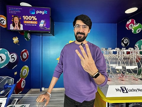 Presenter Arfaz Iqbal, Little Draw