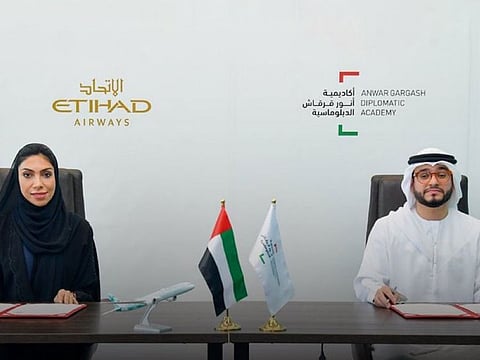 The agreement between AGDA and Etihad Airways will allow Etihad’s Emirati employees to enroll in courses provided under the Diplomatic Skills Programme and the Interpersonal Skills Programme.