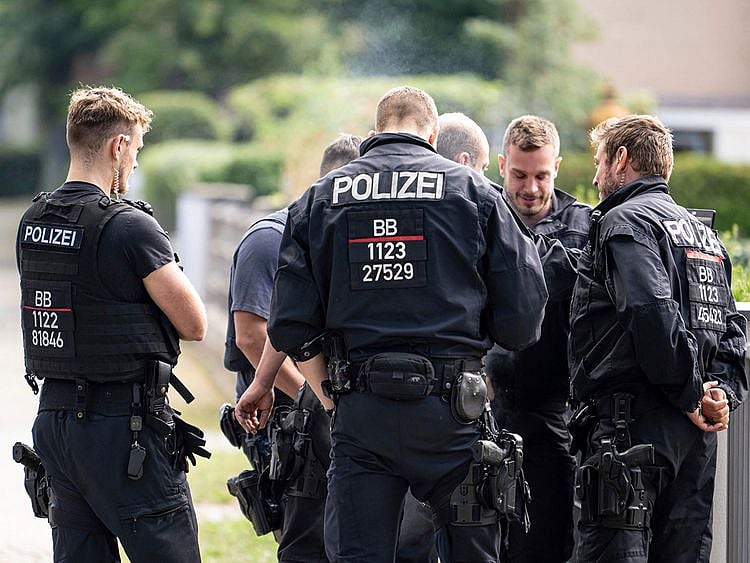 Germany_Lion_Alarm_82816--6f442-(Read-Only)