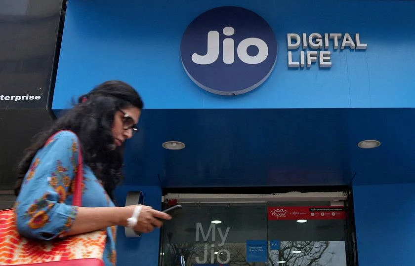 Copy of 2023-07-21T112326Z_573518244_RC2M72AOXBEA_RTRMADP_3_RELIANCE-JIO-RESULTS-1689949847536