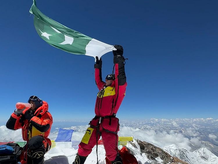 Pak mum mountaineering records