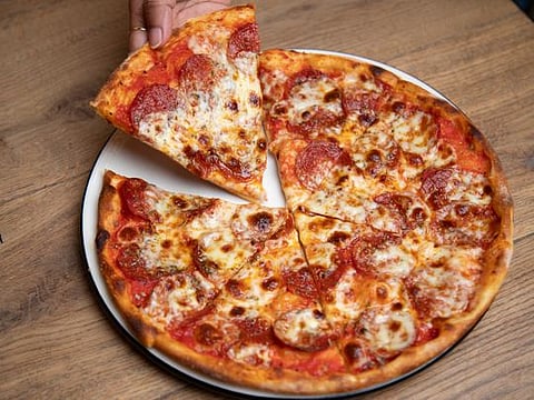 Video guide to making American Pizza