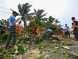 Doksuri batters Philippines: Typhoon blows off roofs, floods villages and displaces thousands