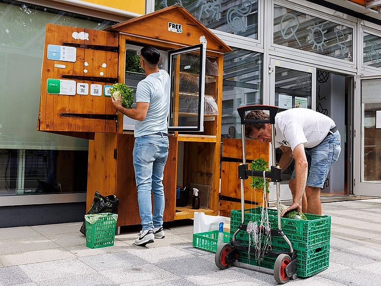 Switzerland_Free_Food_Fridge_58575--429d7-(Read-Only)