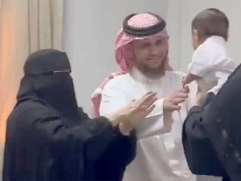 The emotional journey of the couple was shared by the Al Wedad Charity Foundation through a video clip on its official "X" (Twitter) accounts.