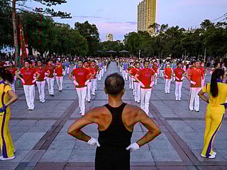 Photos: 'Happy Dancing' routine boosts fitness of elderly in China