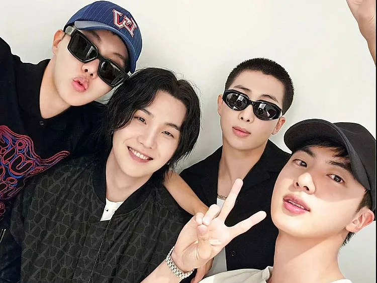 BTS' Jin shares pics with #RM, #Suga and #JHope at #DDAY_TheFinal_D3 concert in #Seoul with the captions "Love BTS love ARMY" & "Looking good looking Sugar"