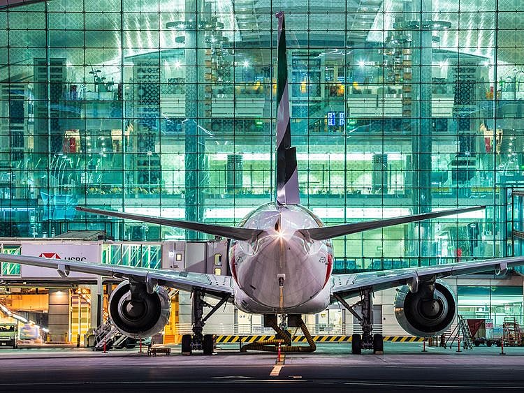 Stock Dubai Airport Concourse
