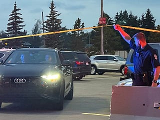 Three injured in Canada mall shooting