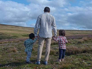 Sheikh Hamdan shares pictures of family holiday in Yorkshire, London