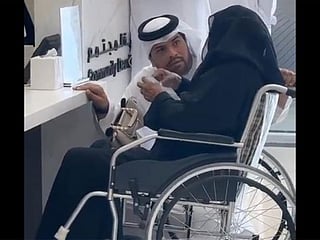 Video: Hamdan bin Mohammed praises Emirati official for his kind gesture in serving elderly woman