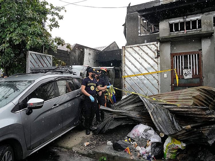 Philippines_Deadly_Fire_42832--10db9-(Read-Only)