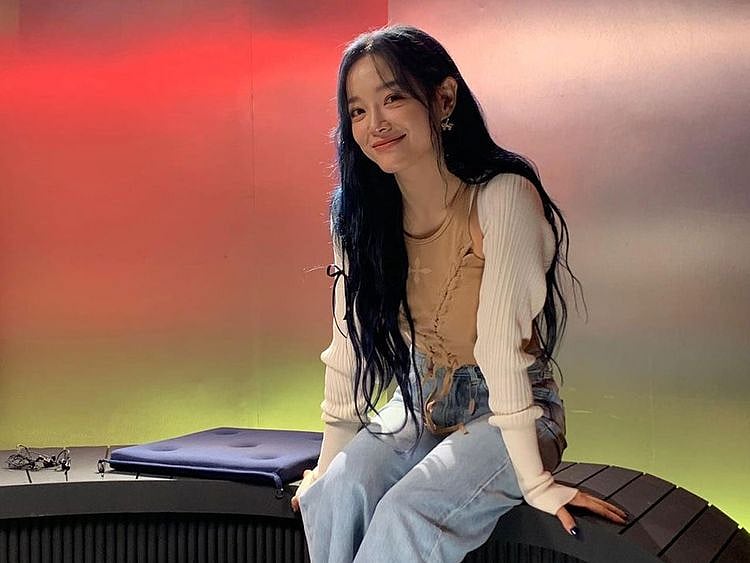 Kim Se-jeong releases first full-length solo album.