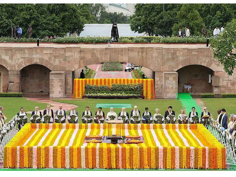 India's Prime Minister Narendra Modi (centre) along with world leaders pays respect at the Mahatma Gandhi memorial at Raj Ghat on the sidelines of the G20 summit in New Delhi on September 10, 2023.  