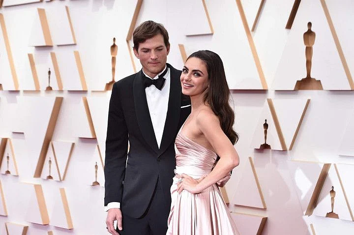 Ashton Kutcher and Mila Kunis-1694337854535