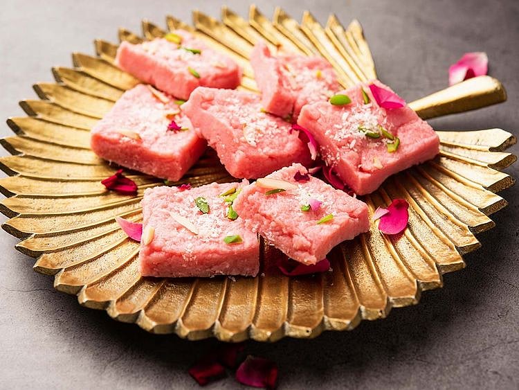 Rose barfi