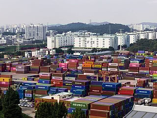 Oil shipping, insurance costs rise on Hormuz tensions