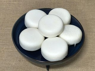 Video guide to make Panjiyappam or steamed rice muffins