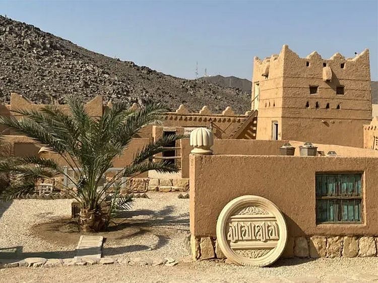 In coordination and cooperation with several partners, the ministry will develop the historic sites in both cities visited by Muslim pilgrims.