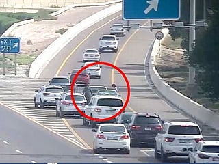 Abu Dhabi Police urges swift vehicle removal in minor accidents