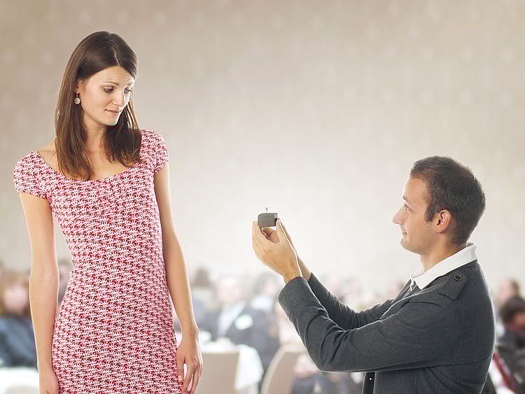 Man proposing to woman