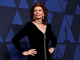 Hollywood actress Sophia Loren has successful surgery after fracturing leg in fall at home, agent says