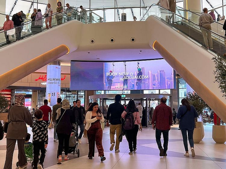 STOCK SHOPPERS / DUBAI MALL