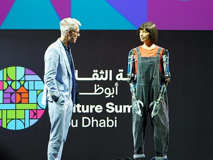 humanoid-artist-Ai-Da-at-culture-summit-abu-dhabi-2022-1696401031850