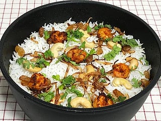 Video guide to delicious prawn pulao 