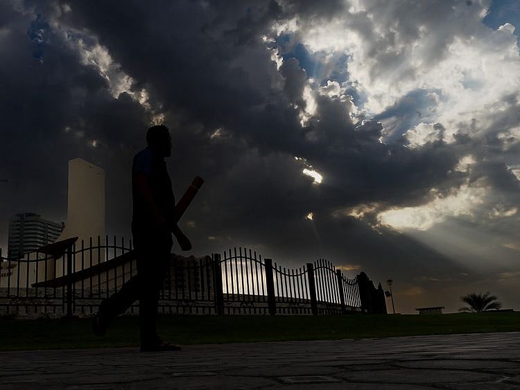 WEATHER / Dark cloud / SHARJAH