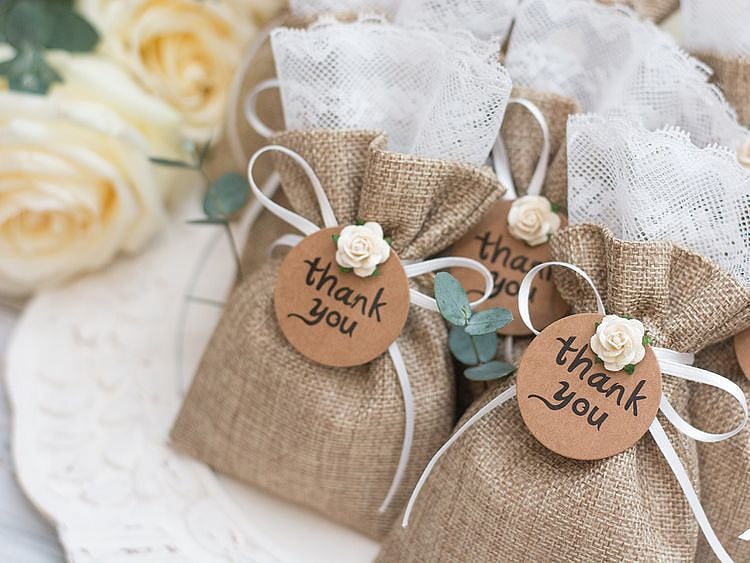 favors