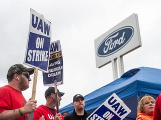 GM, Stellantis agree to 25% UAW pay hike as sides near deal