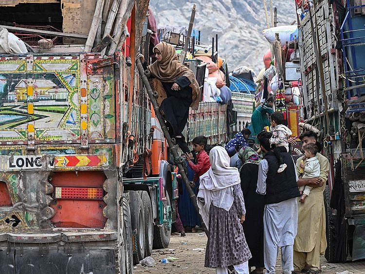 afghan pakistan refugees