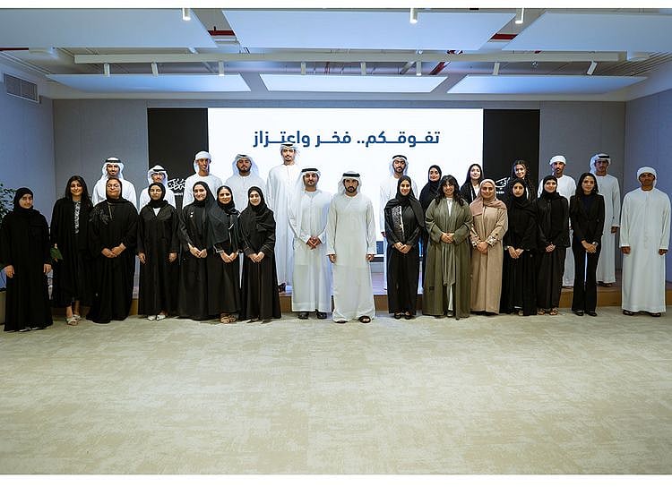 hamdan-meets-graduates-supplied-pic-on-WAM-1698858742801