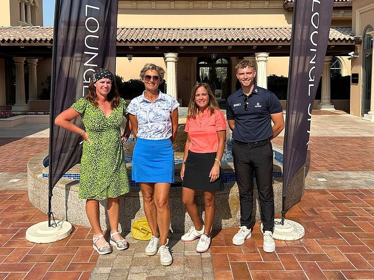 Sport - Golf - Ladies Lounge Spa Tombstone Halloween Special