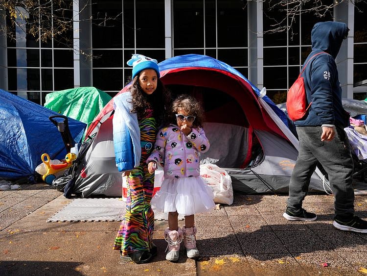Copy of Migrants_Wintry_Weather_84270--01079-1699186643139