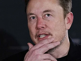 Elon Musk biopic to be directed by filmmaker and 'Black Swan' director Darren Aronofsky