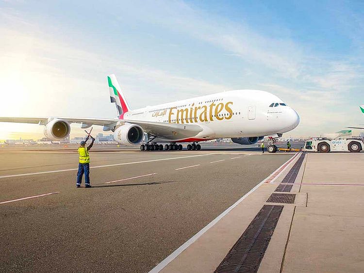 STOCK EMIRATES AIRLINES / CREW