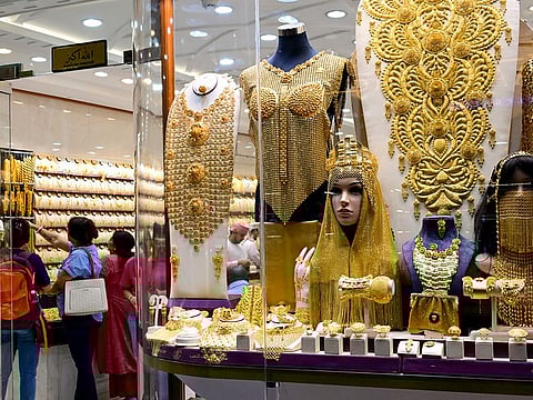 Jewellery stores across Dubai and other emirates witnessed heavy festive crowds as residents queued up to buy gold for Dhanteras and Diwali. Many took advantage of price dips, festive promotions, and the auspicious timing for gold purchases.
