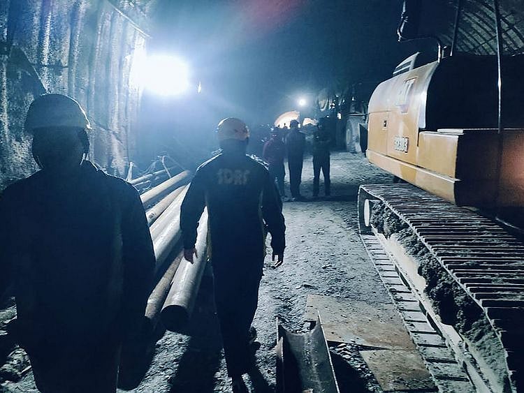 20231120 rescue workers