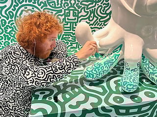 Photos: British artist draws Hong Kong crowds with his 'graffiti spaghetti'
