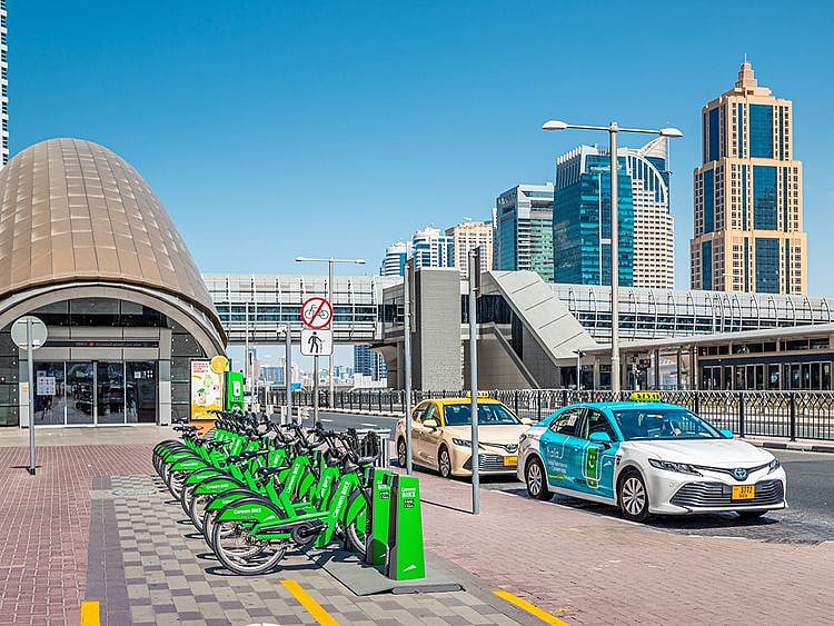 Stock-Dubai-Taxi